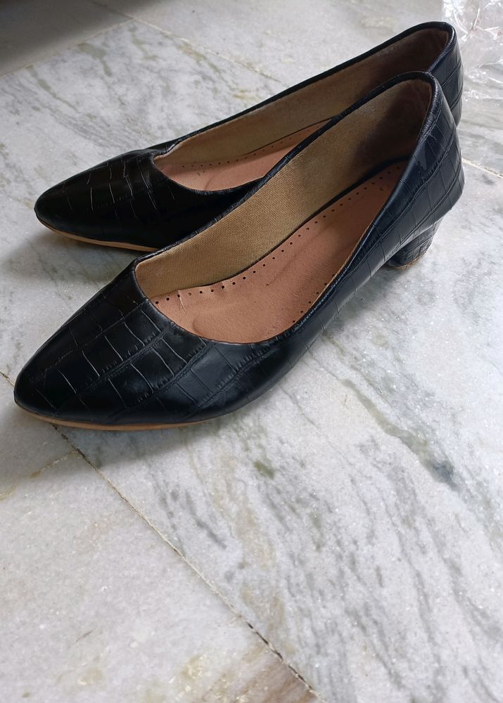 Women Black Elegant Leather Bellies