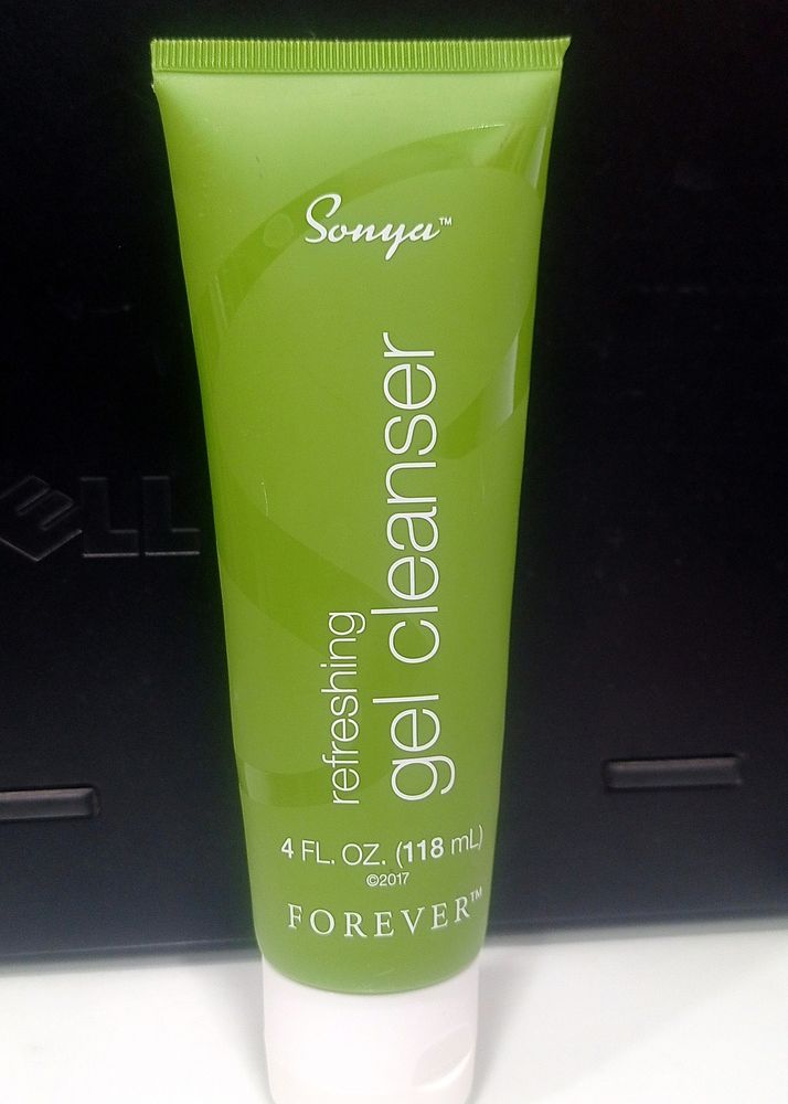 REFRESHING GEL CLEANSER 🍎