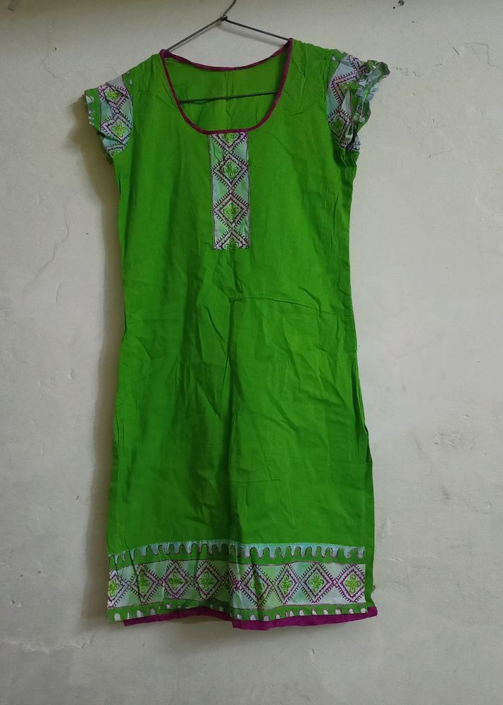 Green Kurti