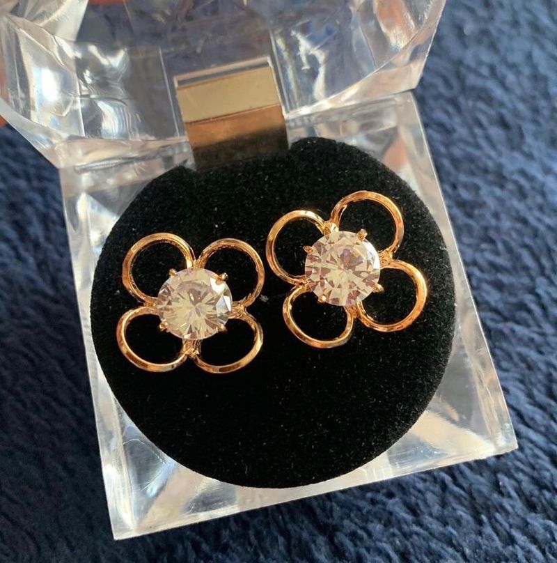 Brand New Crystal Flower earrings