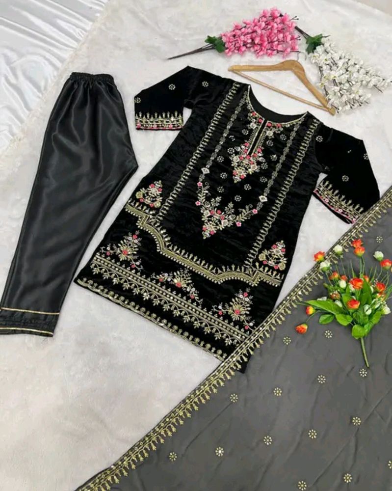 PAKISTANI velvet Suit Full 🤩