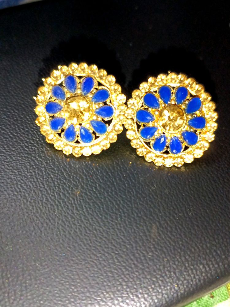 BEAUTIFUL BLUE EAR STUDS