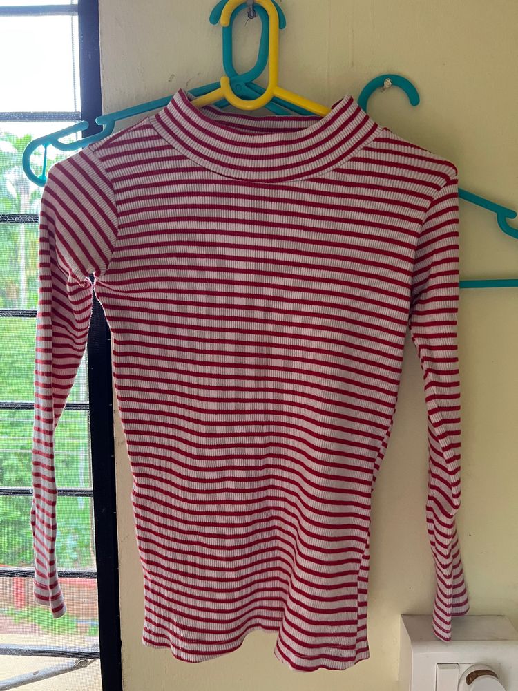 Women’s Turtle Neck Top | Size: Small Bust: 32