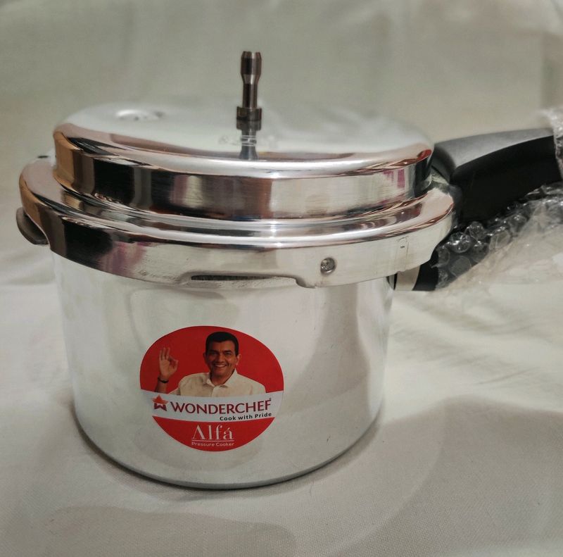 Brand New Wonderchef Pressure Cooker 3 Litres