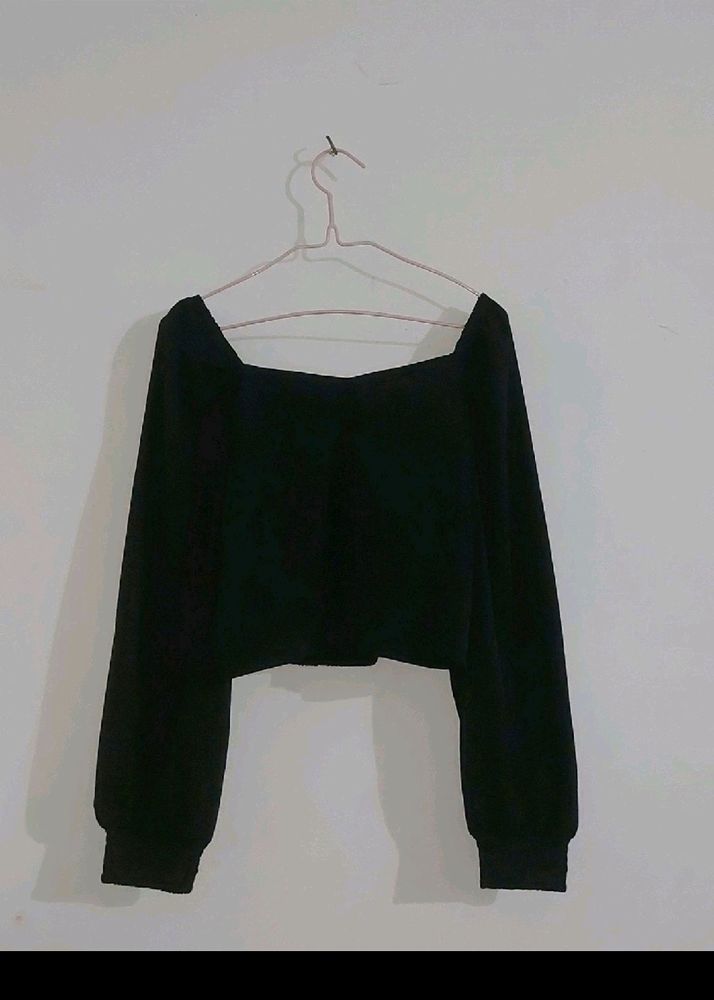 Rare Black Puffed Sleeves Crop Top