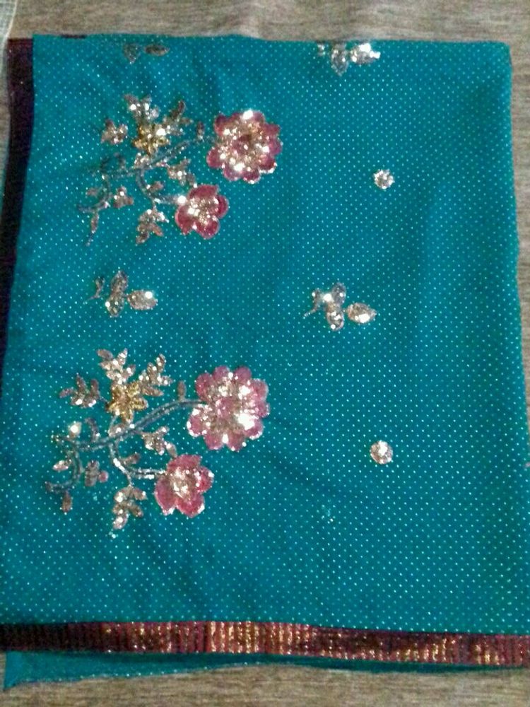 Beautiful Party Ware Saree Without Blouse.