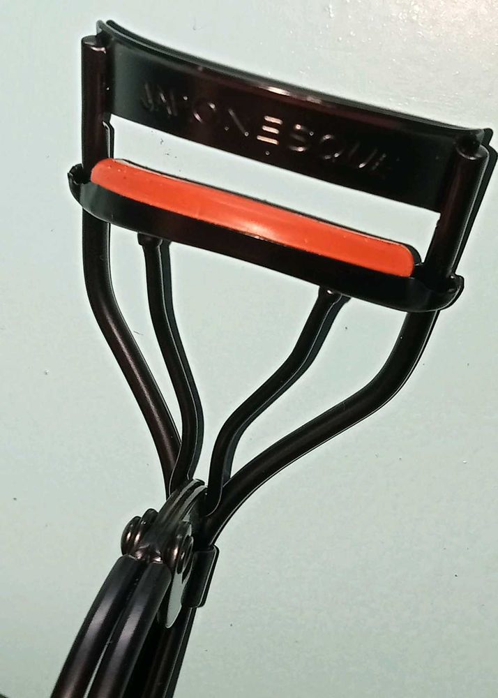 eyelash curler