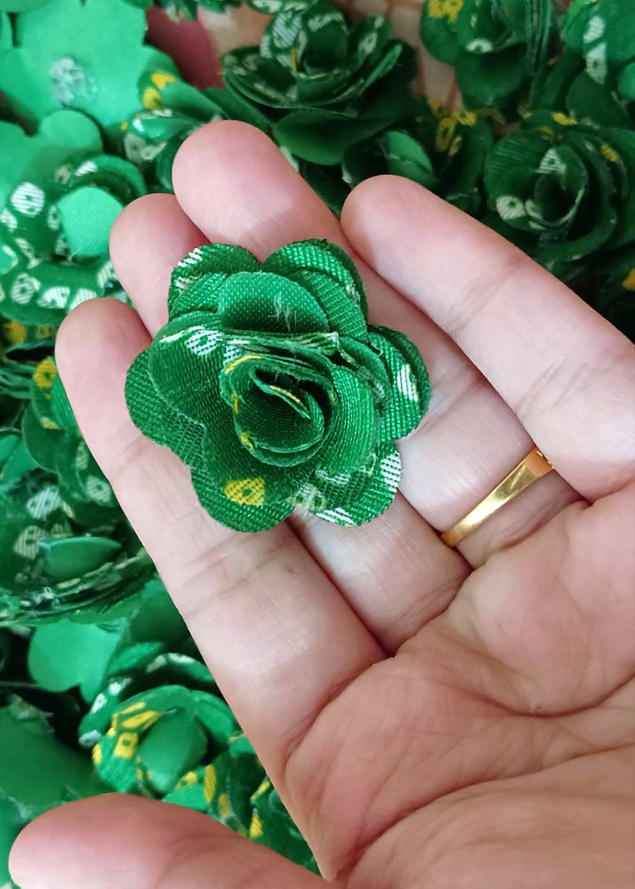 61 Pc Green Bandhni Flowers