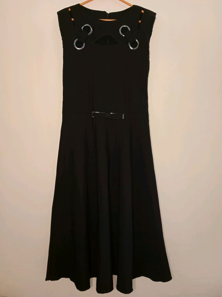 Black Sleeveless Dress