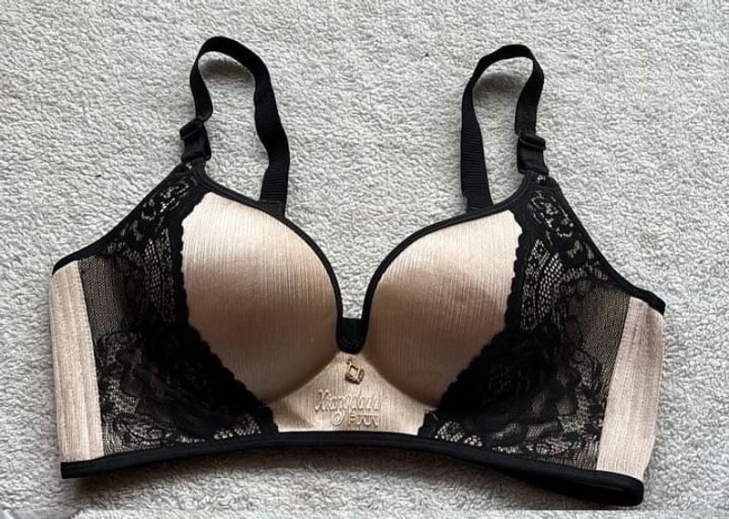 Sale‼️ Cream-Black Lace Bra 🖤