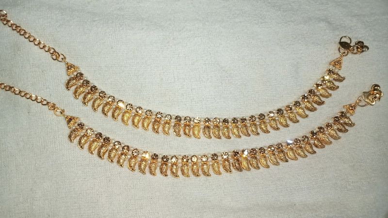 BEAUTIFUL GOLDEN ANKLET(Payal) WITH SMALL STONES!