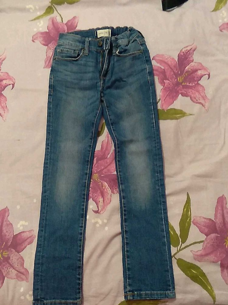 ALMOST NEW JEANS FOR BOY OF 8-9 YRS