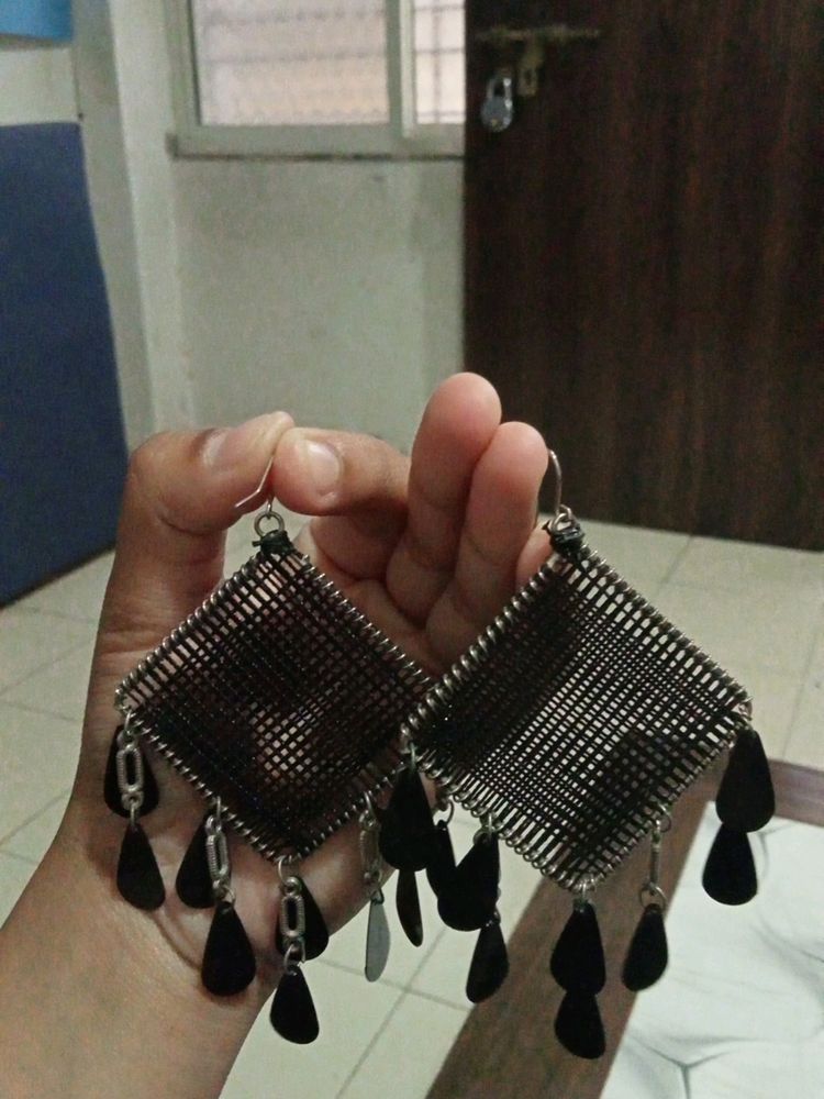 Black Colour Beatiful Earrings