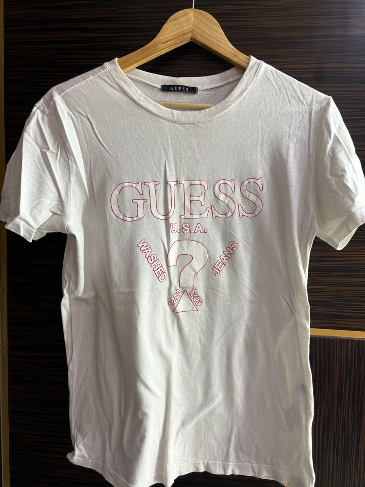 STEAL THE DEAL- GUESS TSHIRT