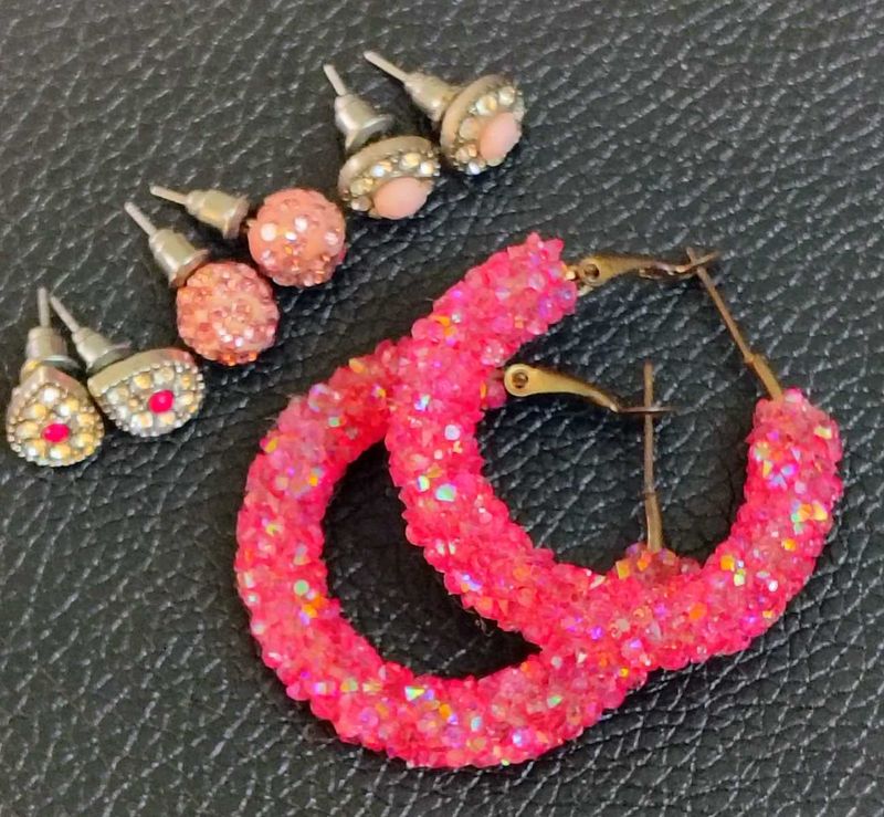 Earrings Set In pink!