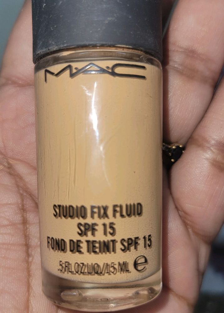 MAC Nc40 Shade Foundation Studio Fix