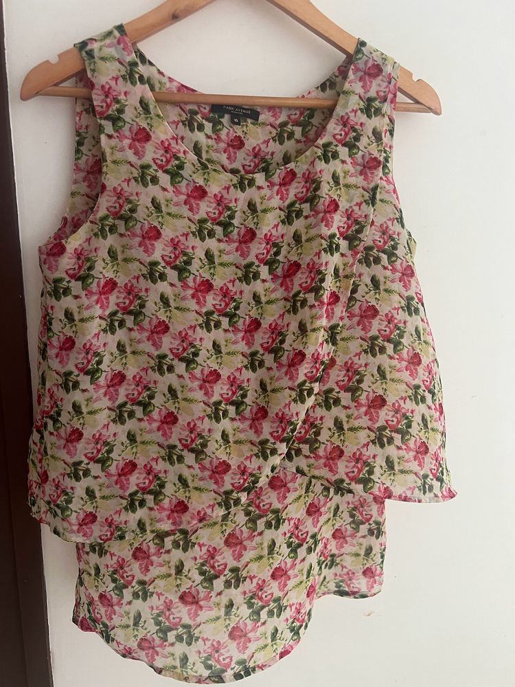 Beautiful Sleeveless Top (good Condition )