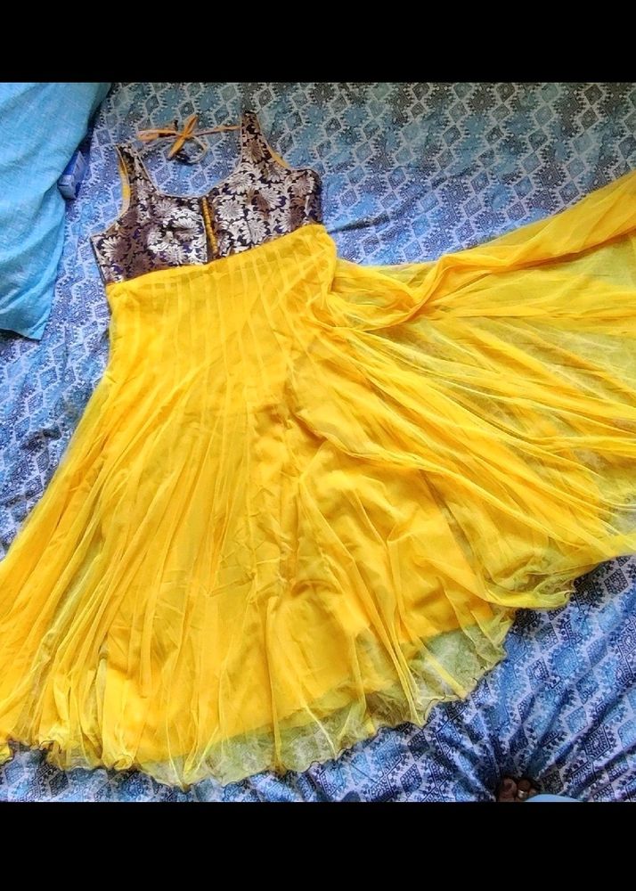 ₹700 Netted Anarkali Suit