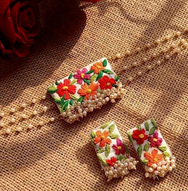 Embroidered Jewelry Set 1