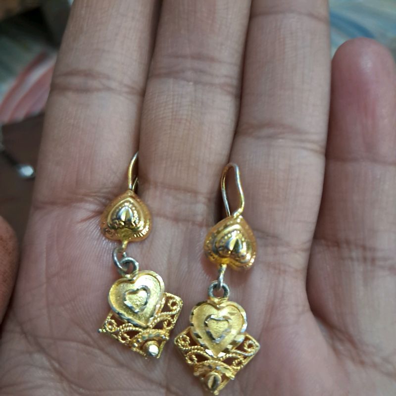 Short Gold Polished earrings.