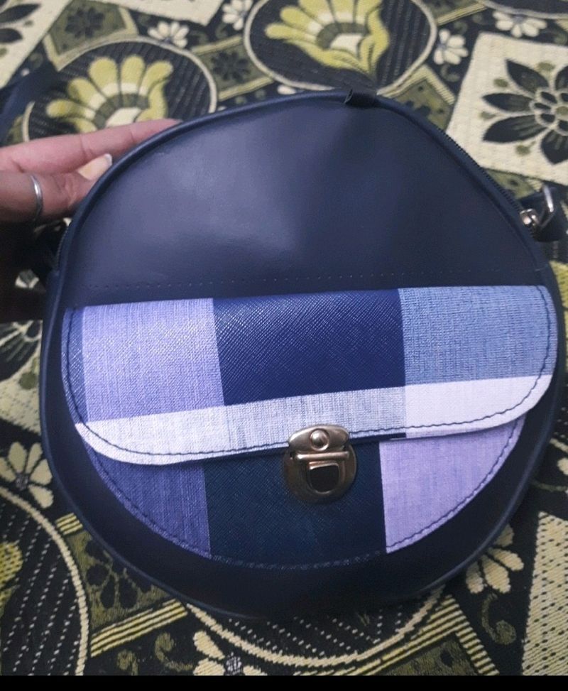 Beautiful Round Sling bag