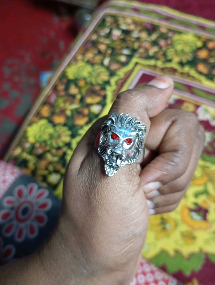 Lion Face Ring.