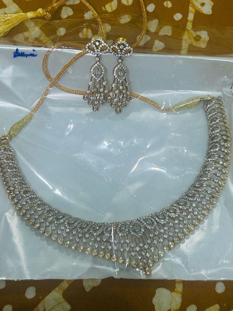 White Stone Neckpiece set