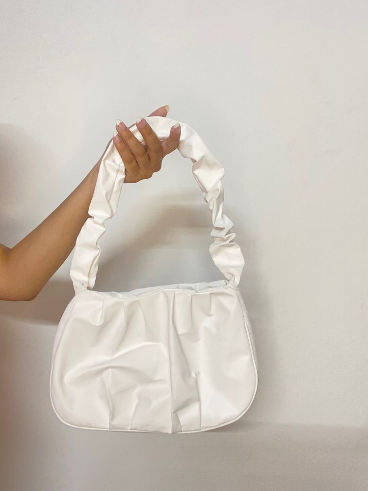 White shoulder bag