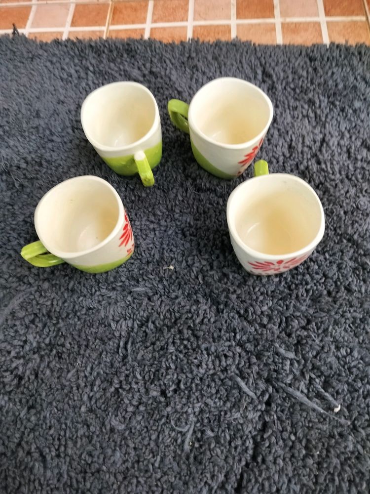 4 Ceramic Tea Cups