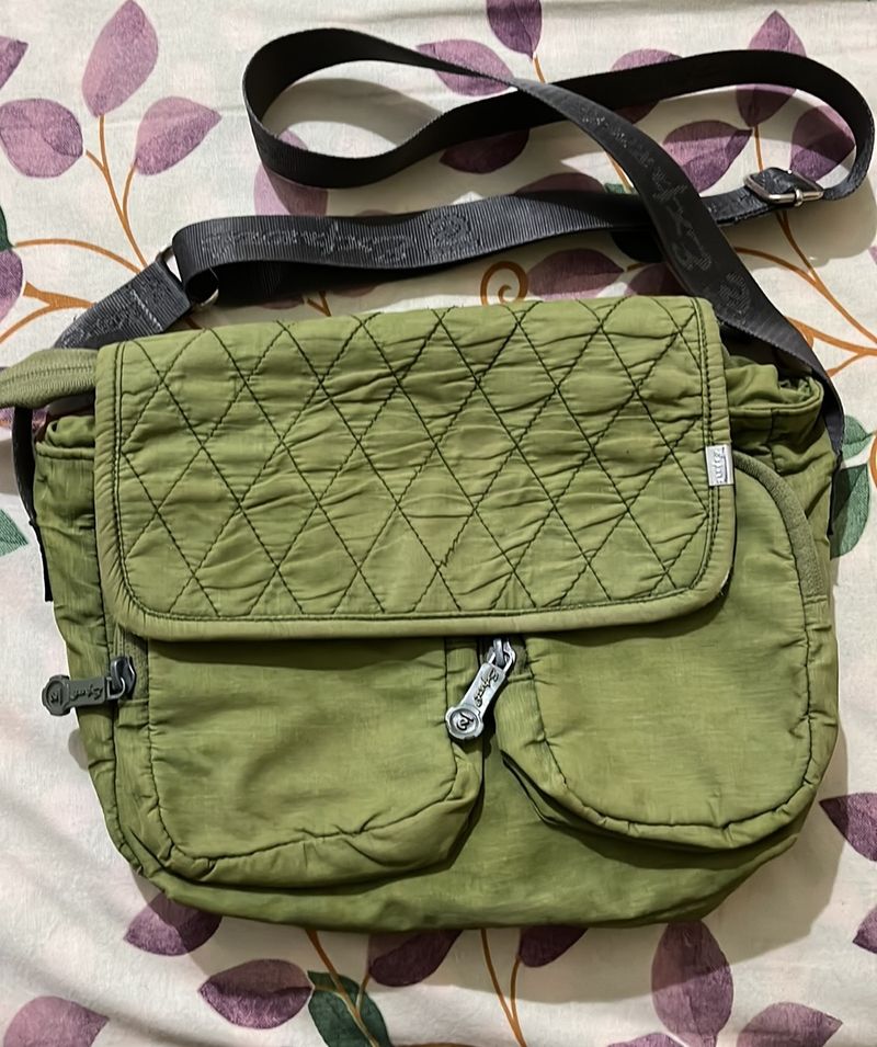 Green colour sling bag from ‘Expert’ brand. Nice & durable.