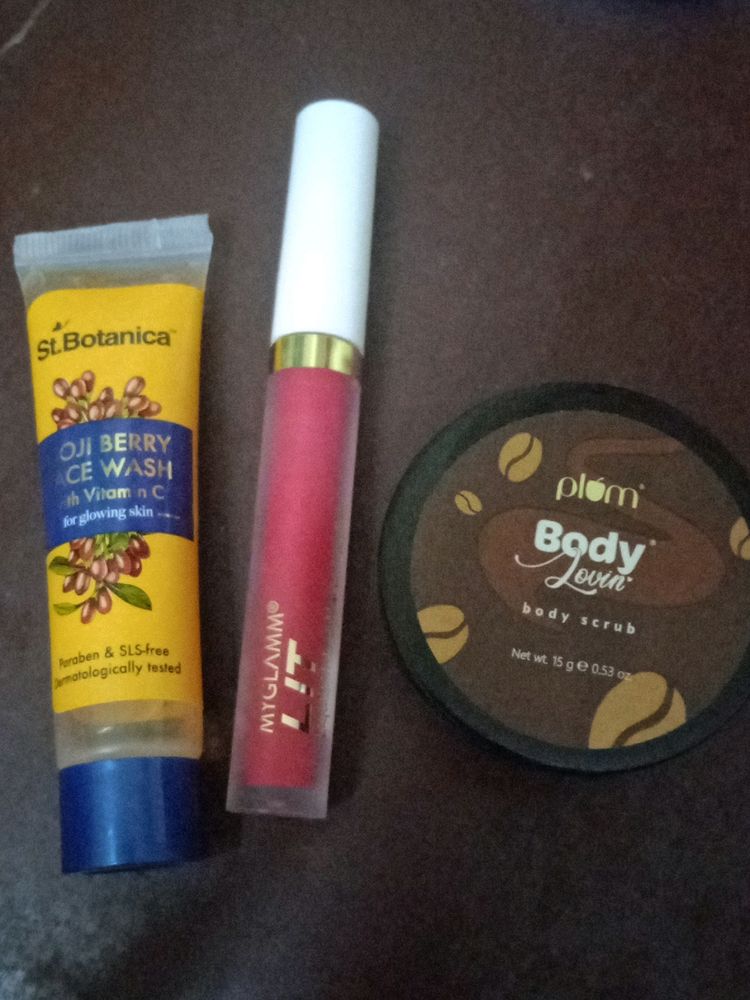 Combo Offer Myglamm Lipstick,Facewash & Body Scrub