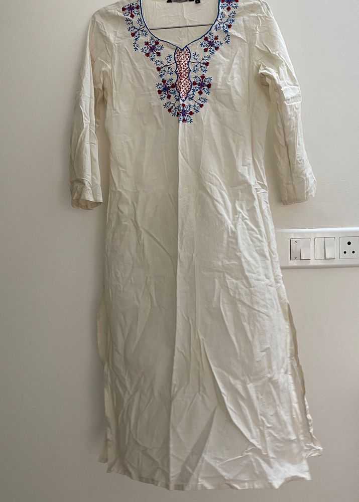 Off White Cotton Globus Kurti