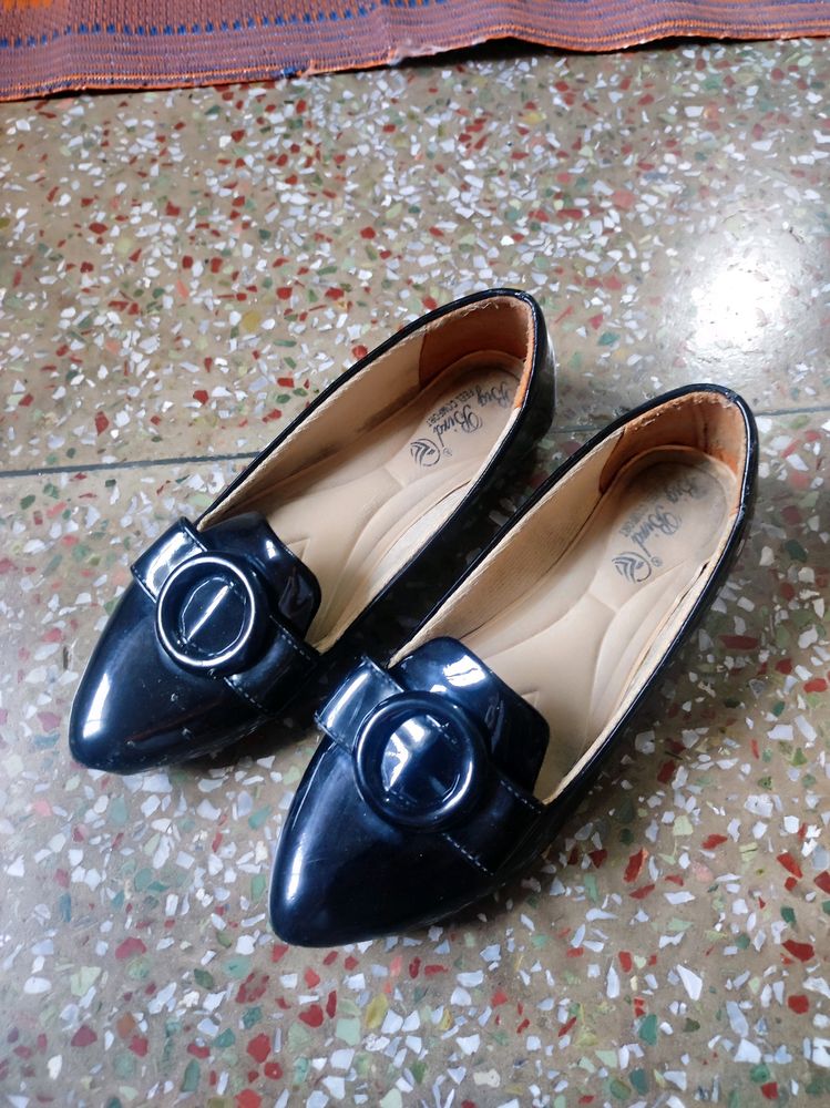 Pointed-toe Ballerinas With Bow Applique