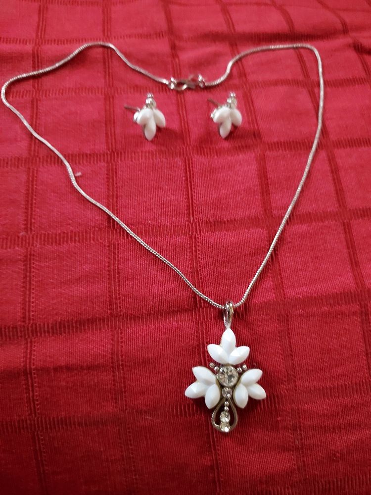 Flower Pendant Necklace With Earring