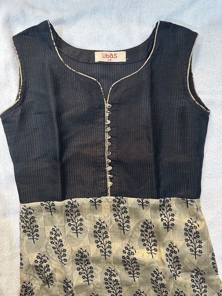 Sleeveless Black Ethnic Kurta