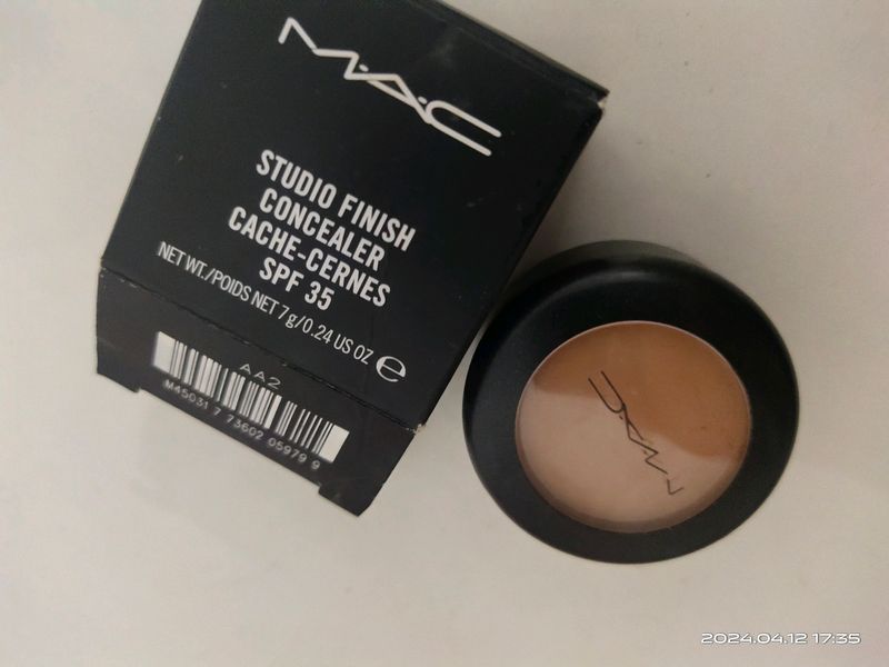 MAC Concealer