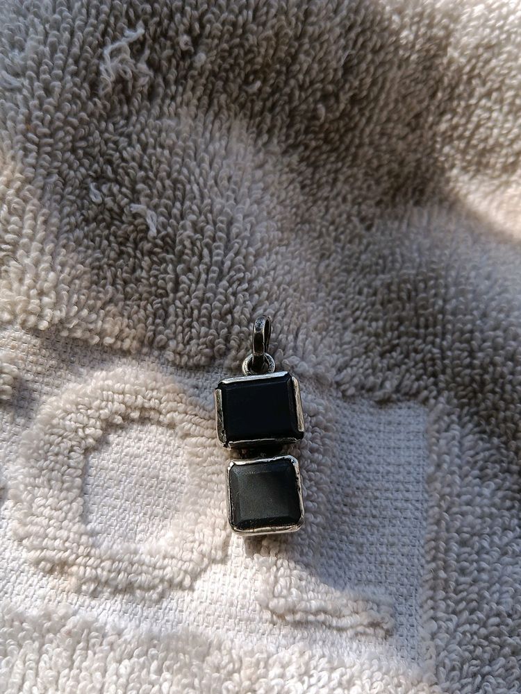 MAGNETIC GEMSTONE PENDANT