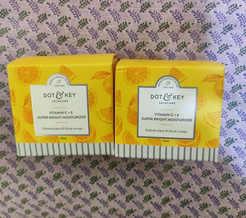 😍Pack Of 2 😍Dot And Key Vitamin C Moisturizer..