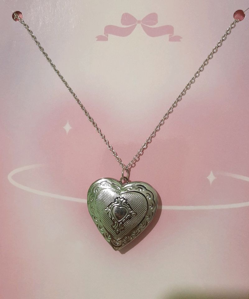 Aesthetic Heart Locket Necklace