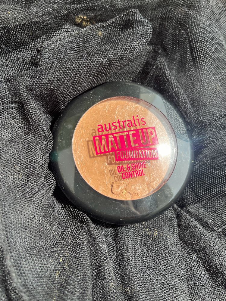 Australis Compact Foundation