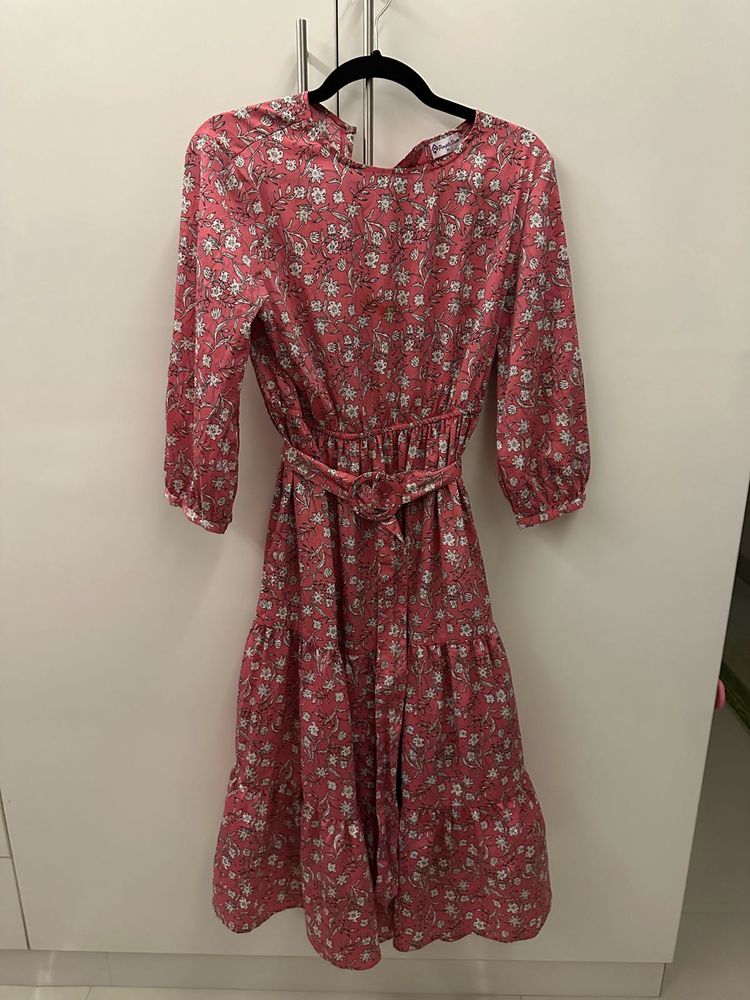 XL size Beautiful Pink Flowered Dress W/ Belt