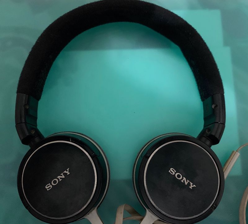 SONY WIRED HEADFONES