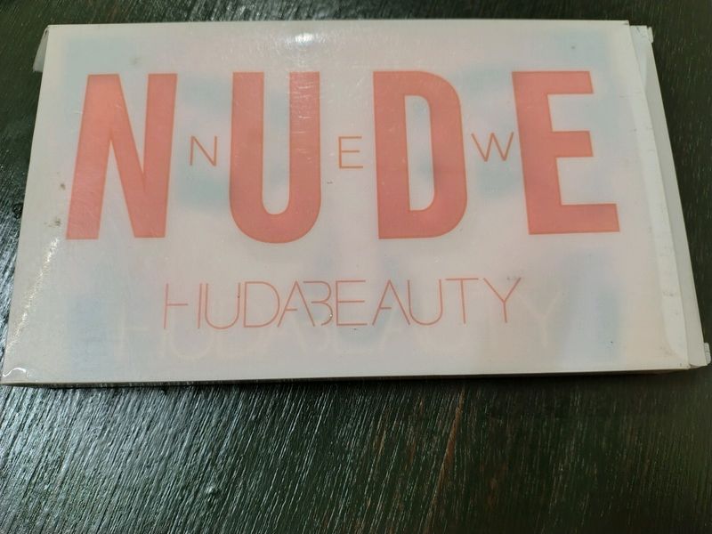 Huda beauty Eyeshadow Palette