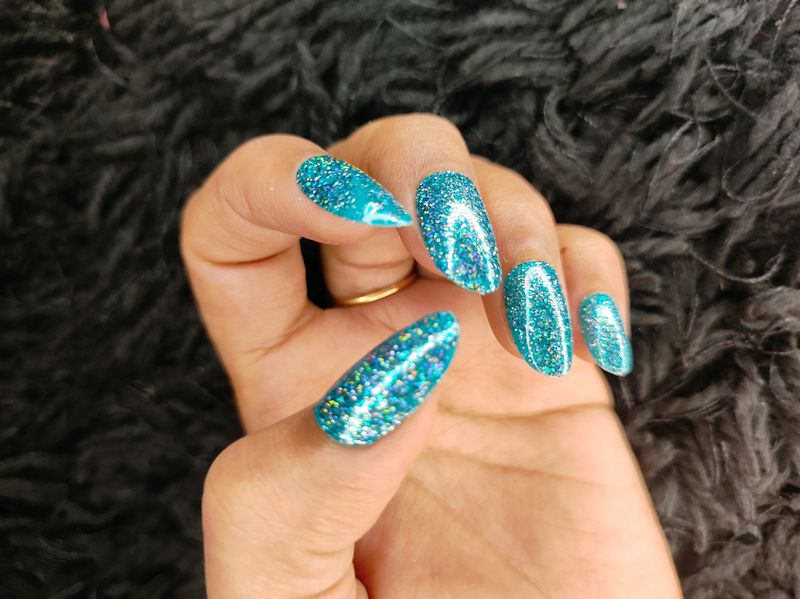 Press-on nails, Blue Glitters