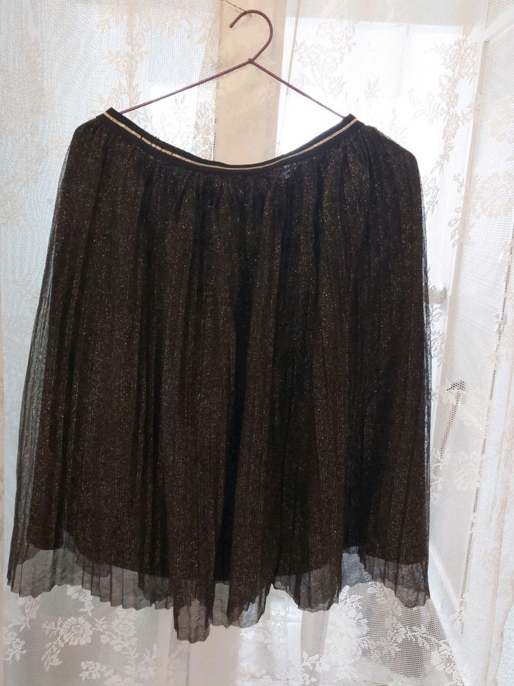 Shining black skirt with gilter effect