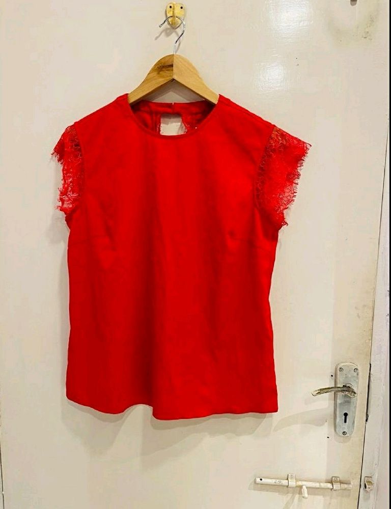 Veromoda Beautiful Top With Nice Lace Detailing