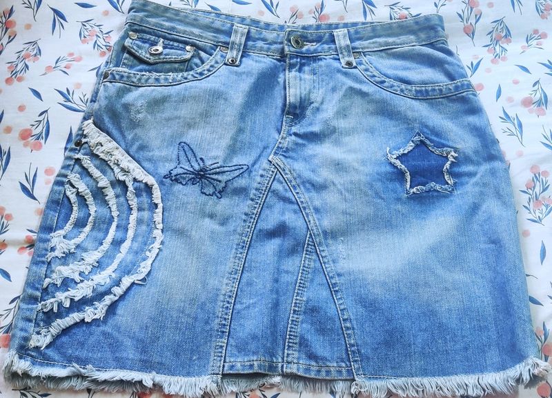 PRICE REDUCED!! BLUE DENIM SKIRT from Lee