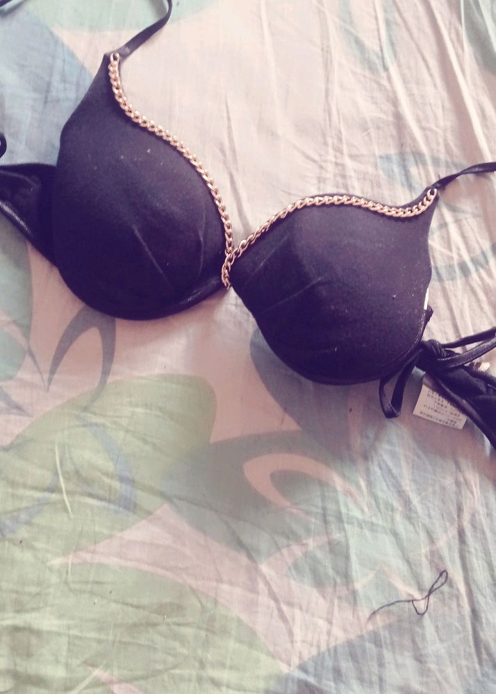 Black attractive padded bra