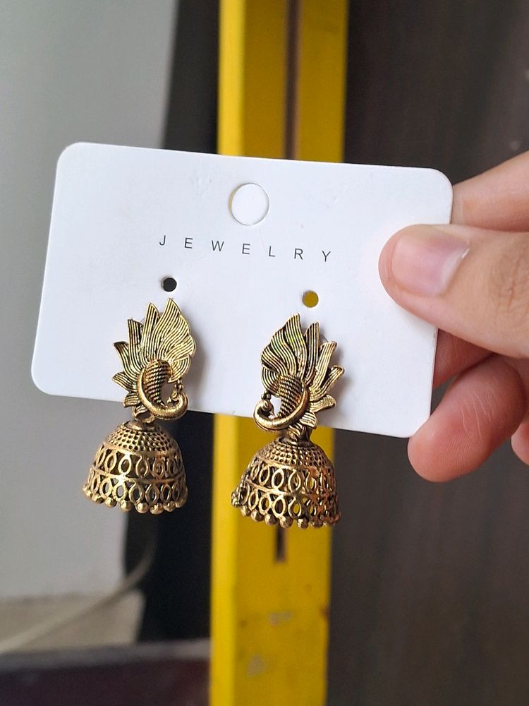 2 ETHNIC GOLD EARINGS