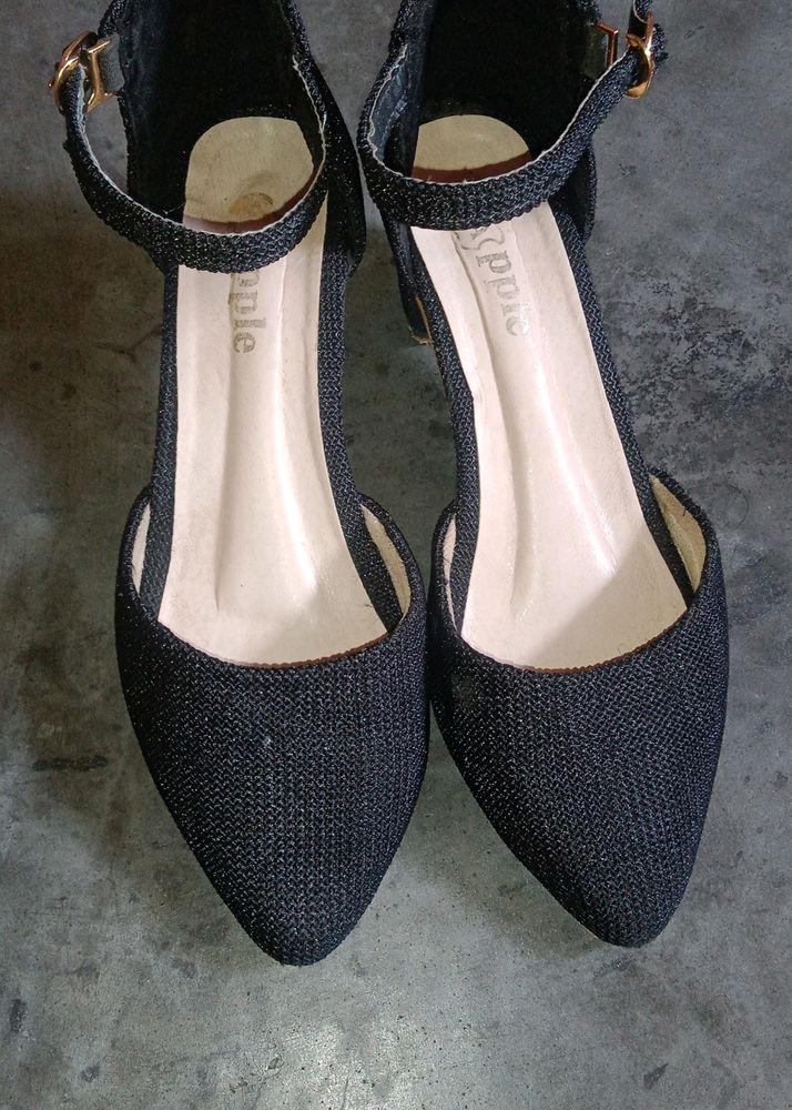 Pointed Toe Heel